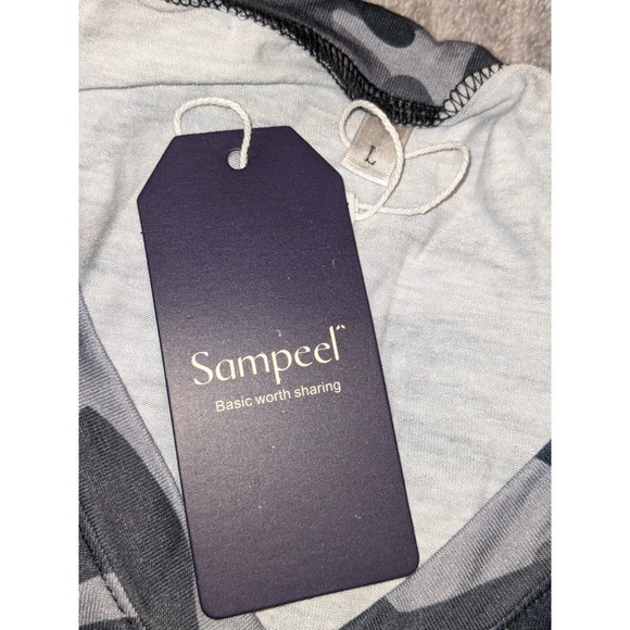 Camo V-Neck T-Shirt Casual Short Sleeve Top Camouflage Print Tee  Large NWT - Picture 8 of 9